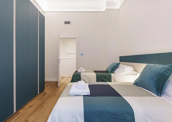 Petrarca Home, Firenze