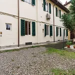 Petrarca Home, Florence